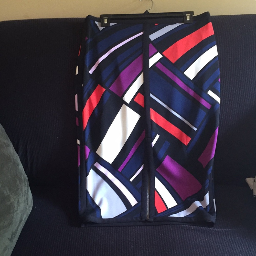 Ladies geometric from slit skirt!